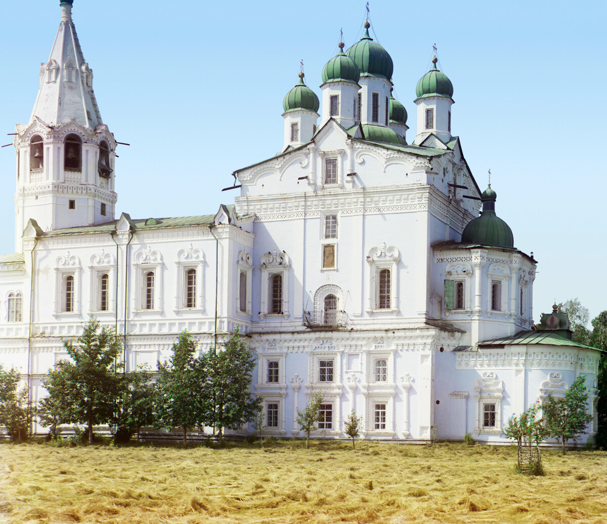 El Sobor Uspensky en el monasterio de Dolmatov