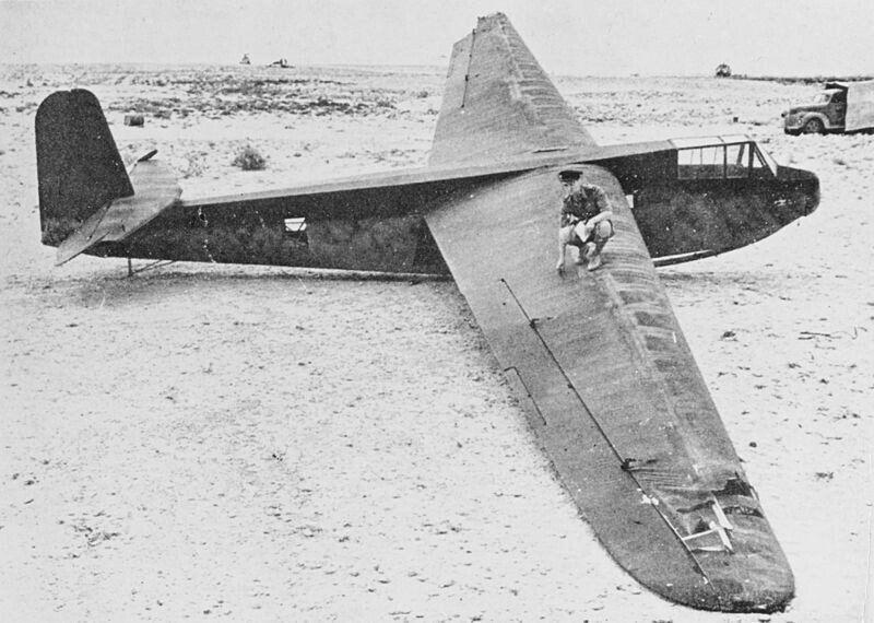 DFS 230 abandonado no norte da África, 1942