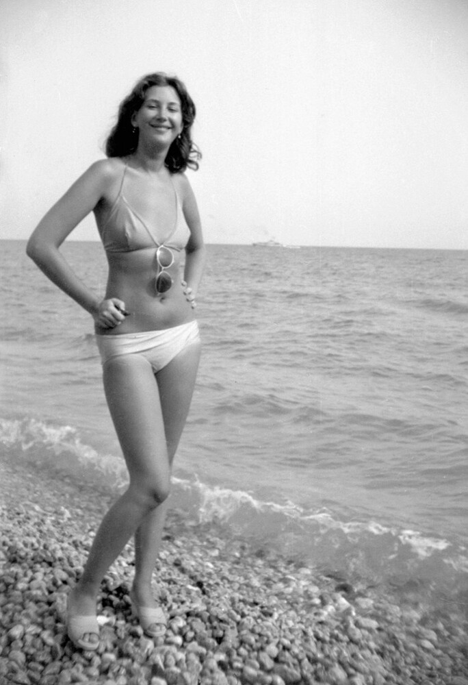 Olga Kárlova junto al mar Negro, 1982 