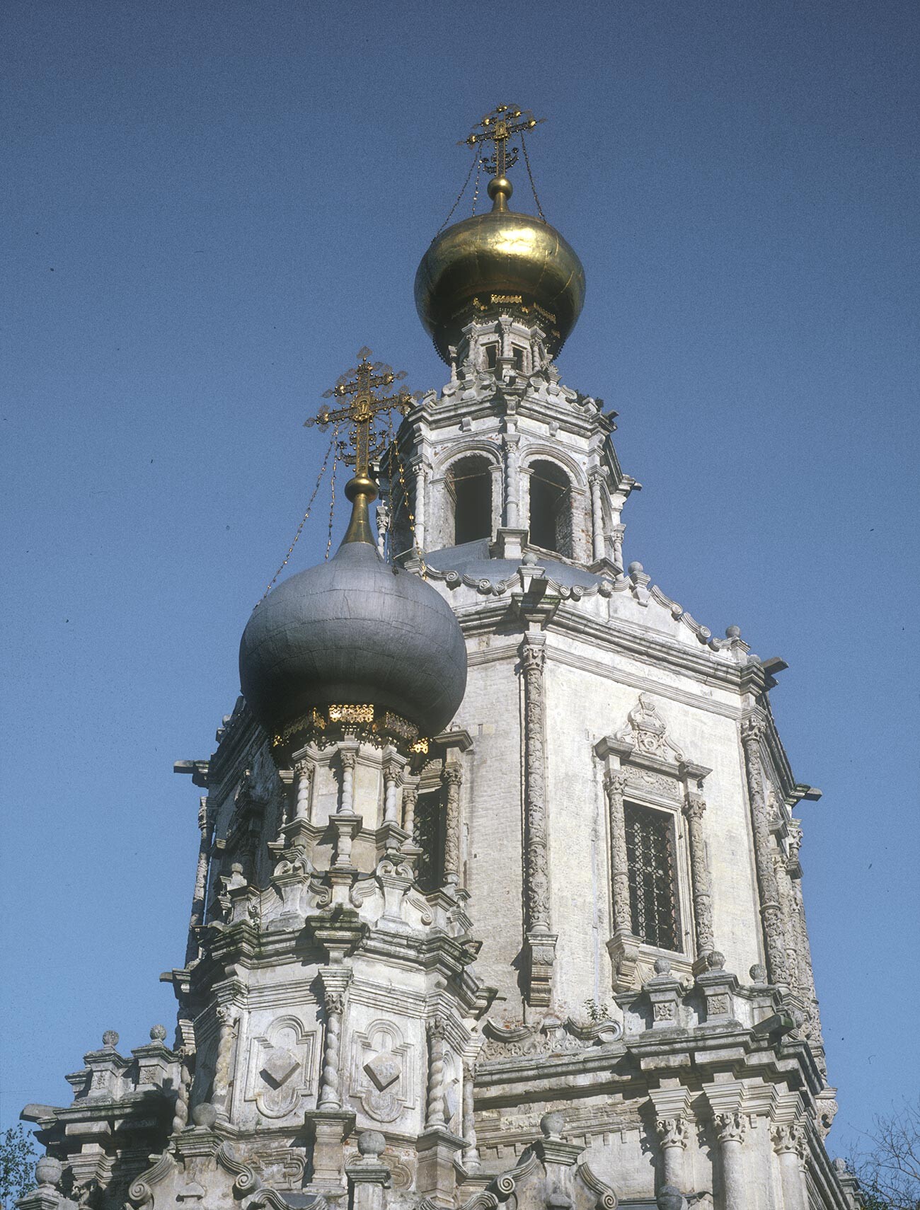 Troitse-Likovo. Iglesia de la Trinidad. Gradas superiores, vista oeste. 29 de septiembre de 1979.