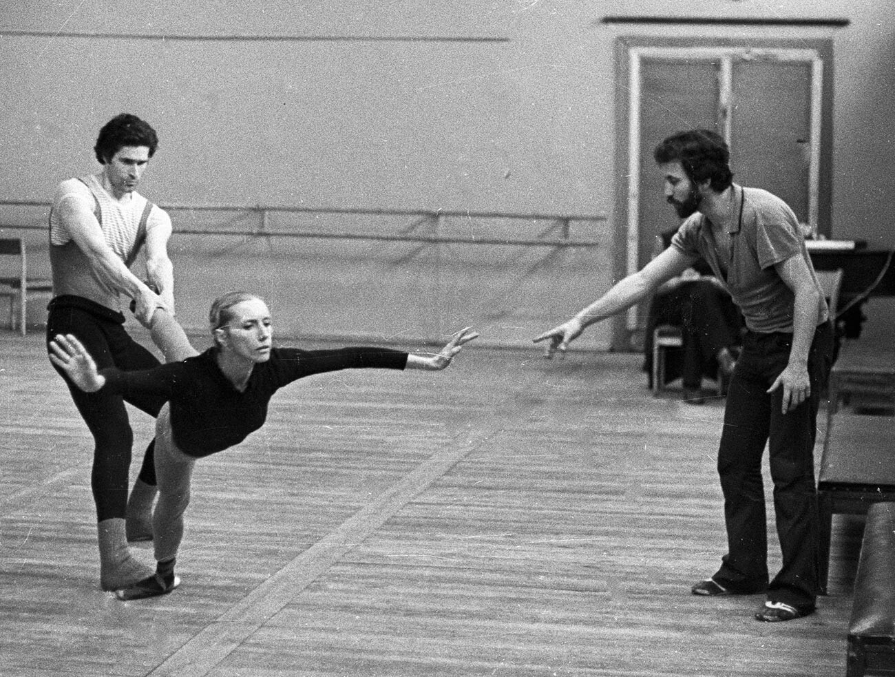 Choreographer Boris Eifman (right), Alla Osipenko and John Markovsky at the rehearsal in the Kirov Leningrad State Academic Theater of Opera and Ballet, 1985