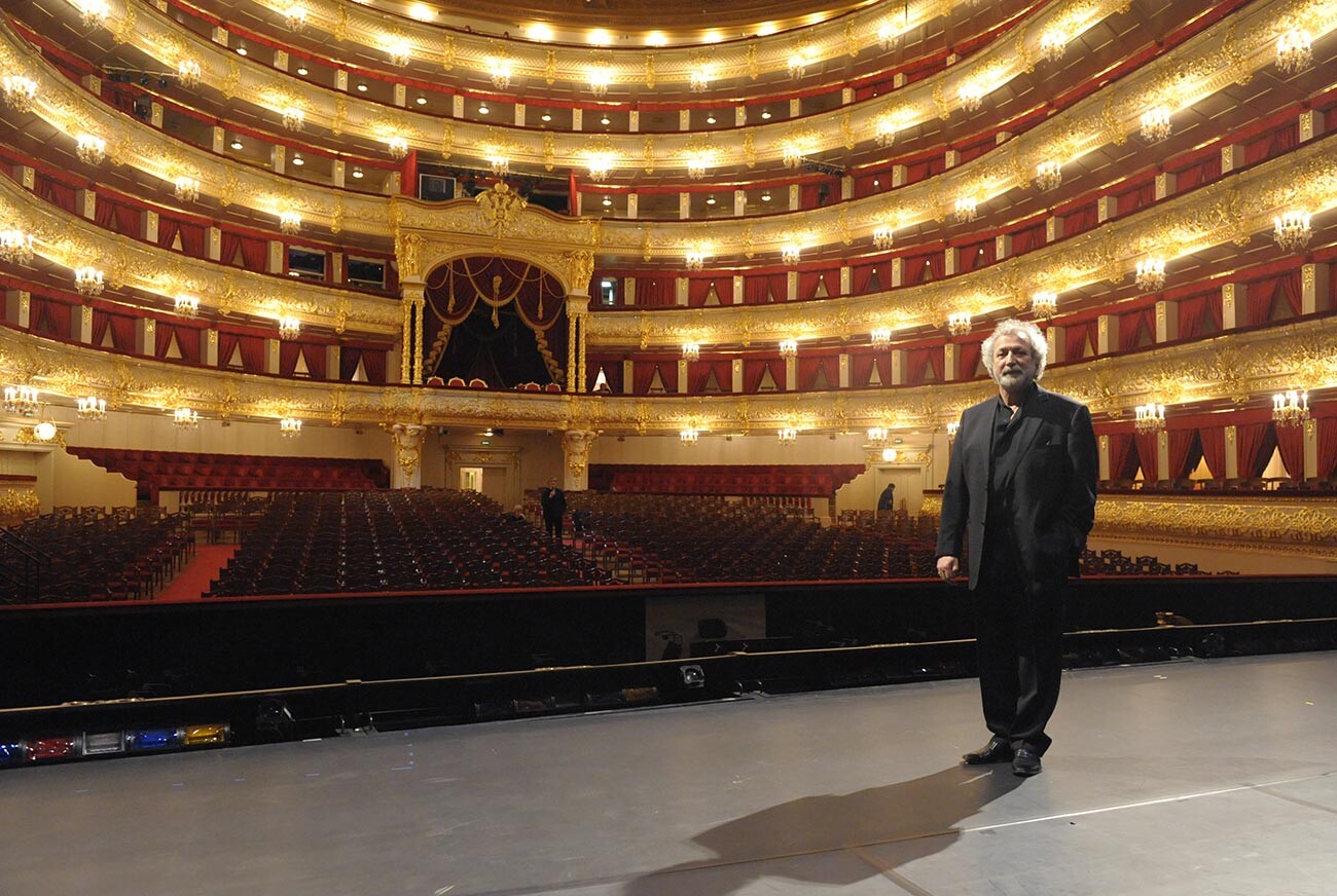 Boris Eifman sul palcoscenico del Teatro Bolshoj prima della prima del balletto 