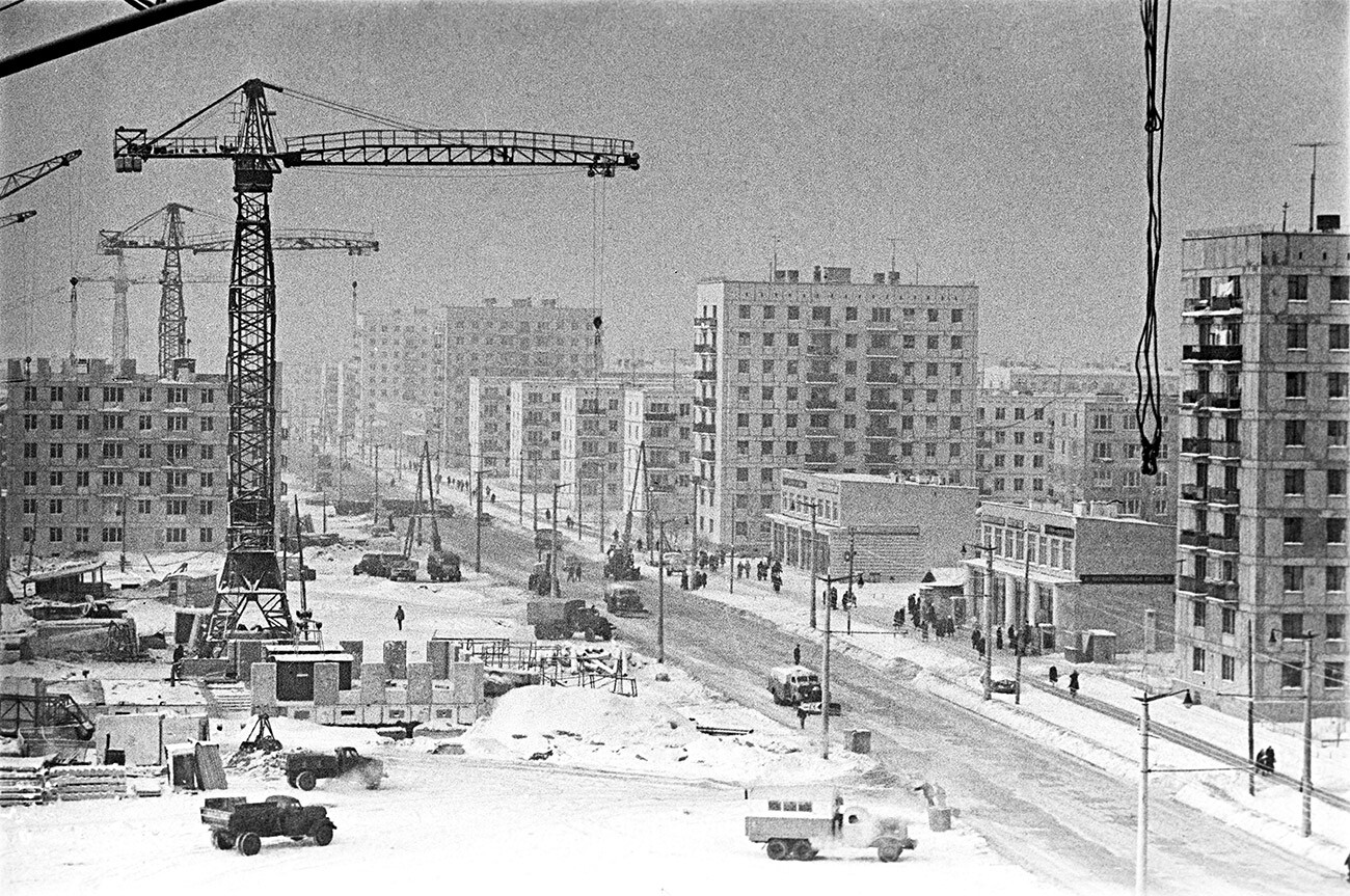 Construction of a new residential block in Moscow