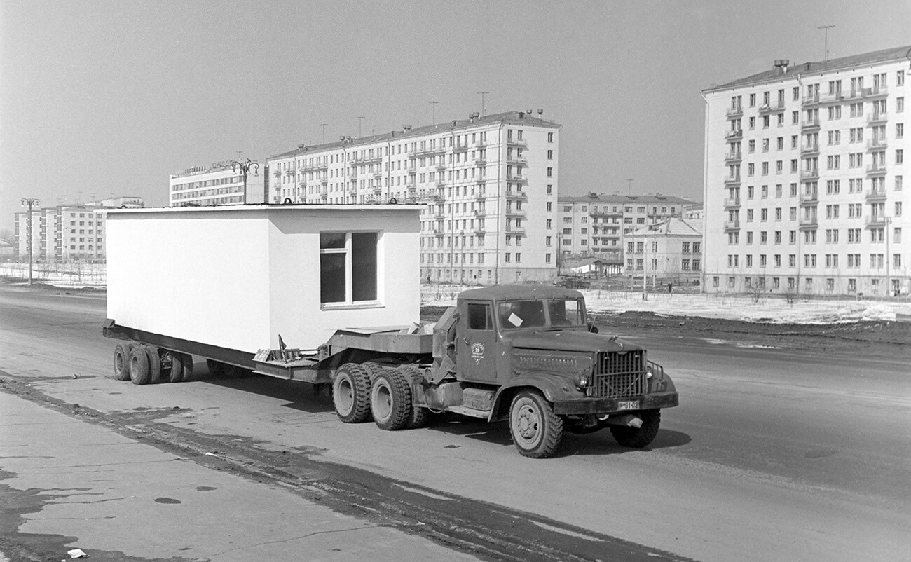 Transportation of a concrete block 