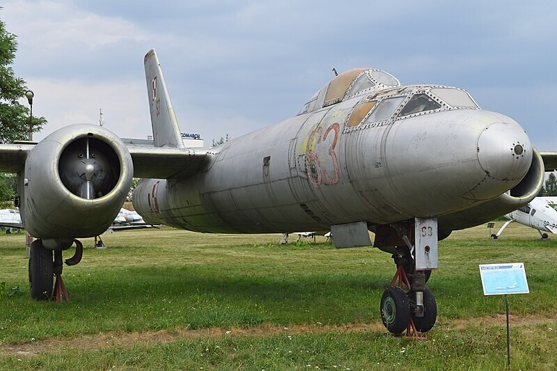 Ил-28У на изложби у музеју.
