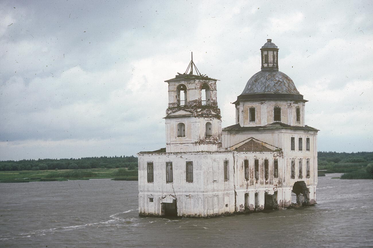 Krokhino (Belozersk Region, Vologda Province). Church of the Nativity situated in the waters of the Sheksna River. Southwest view from cruise boat. August 8, 1991
