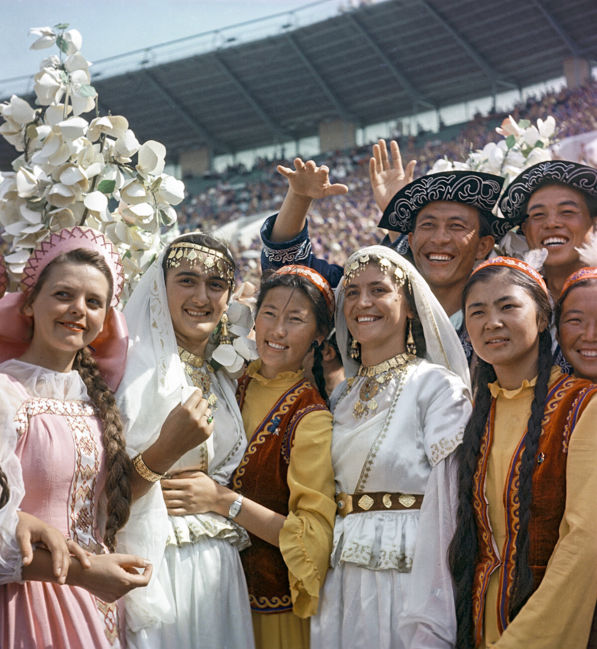 Udeleženci VI. svetovnega festivala mladine in študentov, ki je potekal v Moskvi od 28. julija do 11. avgusta 1957 pod sloganom 