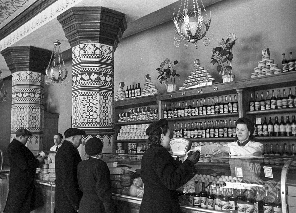 モスクワのスーパーにて、1958年