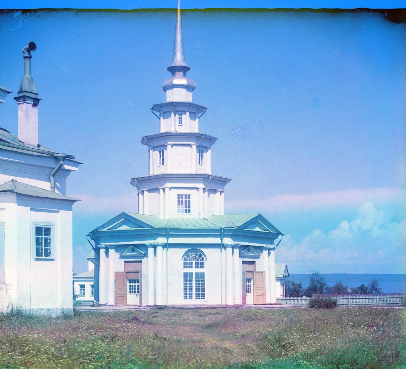 Petrozavodsk. Église des Saints-Pierre-et-Paul. Détruite par la foudre en 1924. Photographie : Sergueï Prokoudine-Gorski. Été 1916.