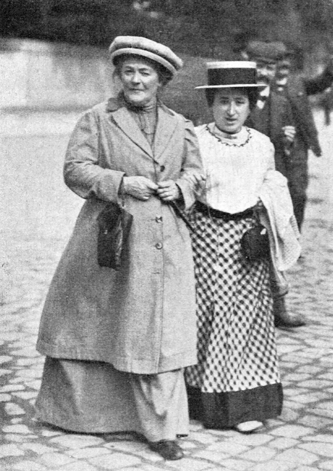 ローザ・ルクセンブルグとクララ・ツェトキン、1910年