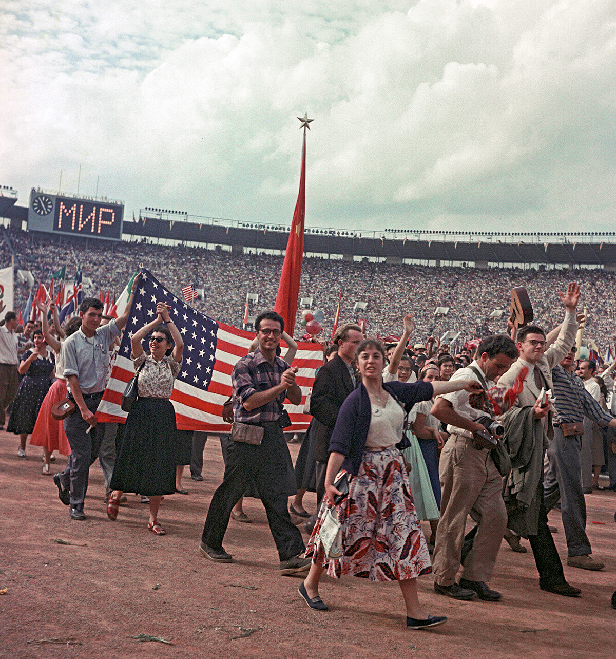 Grande abertura do 6º Festival Mundial da Juventude e dos Estudantes no Estádio Central Lênin (Lujniki), em 28 de julho de 1957. Na foto, delegação dos EUA
