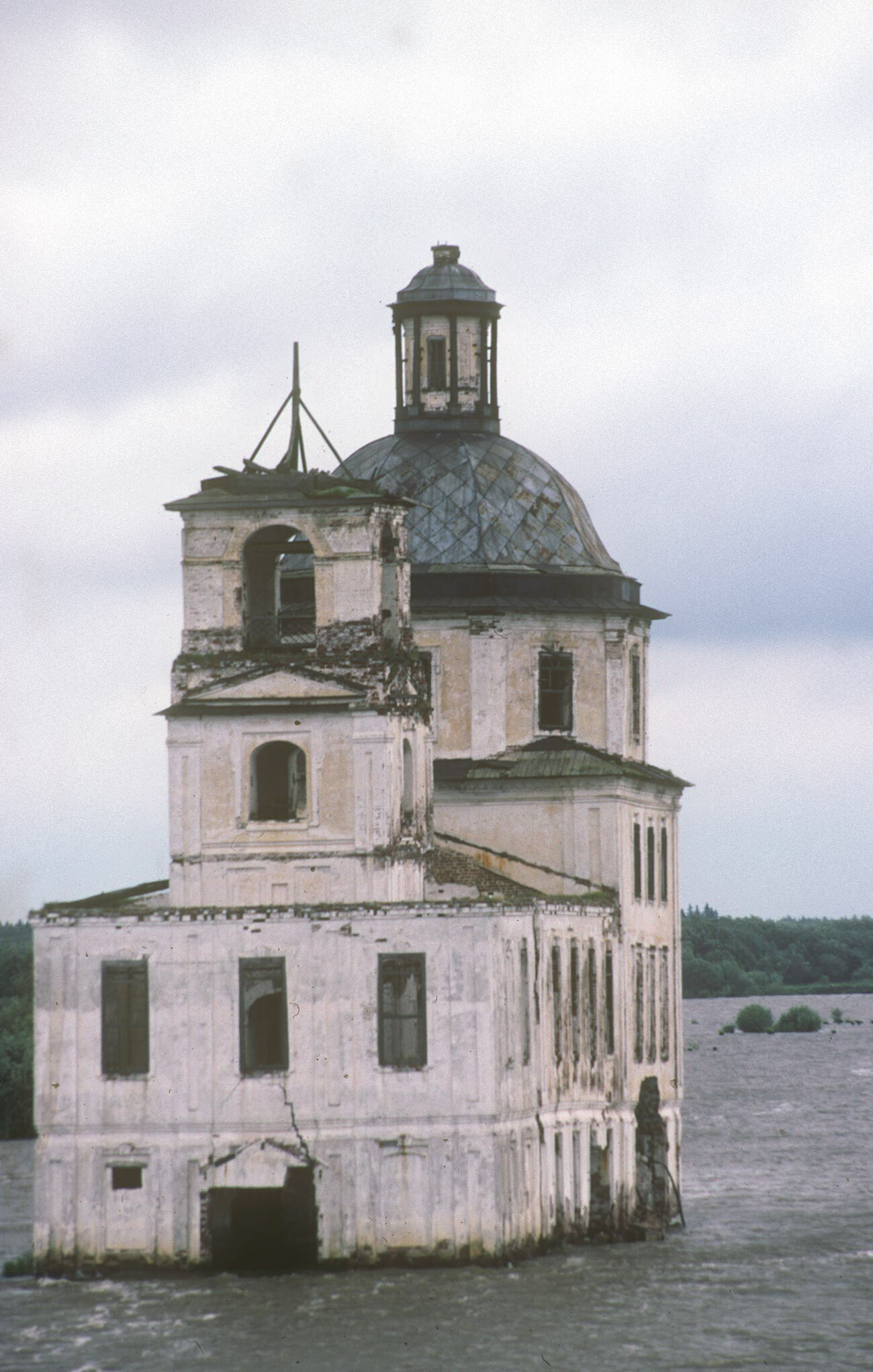 Krokhino. Church of the Nativity. Southwest view. August 8, 1991