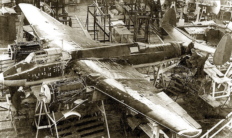 Сглобяване на прототипа 103 (бъдещият Ту-2) в цеха на Централното конструкторско бюро-29, 1940 г.