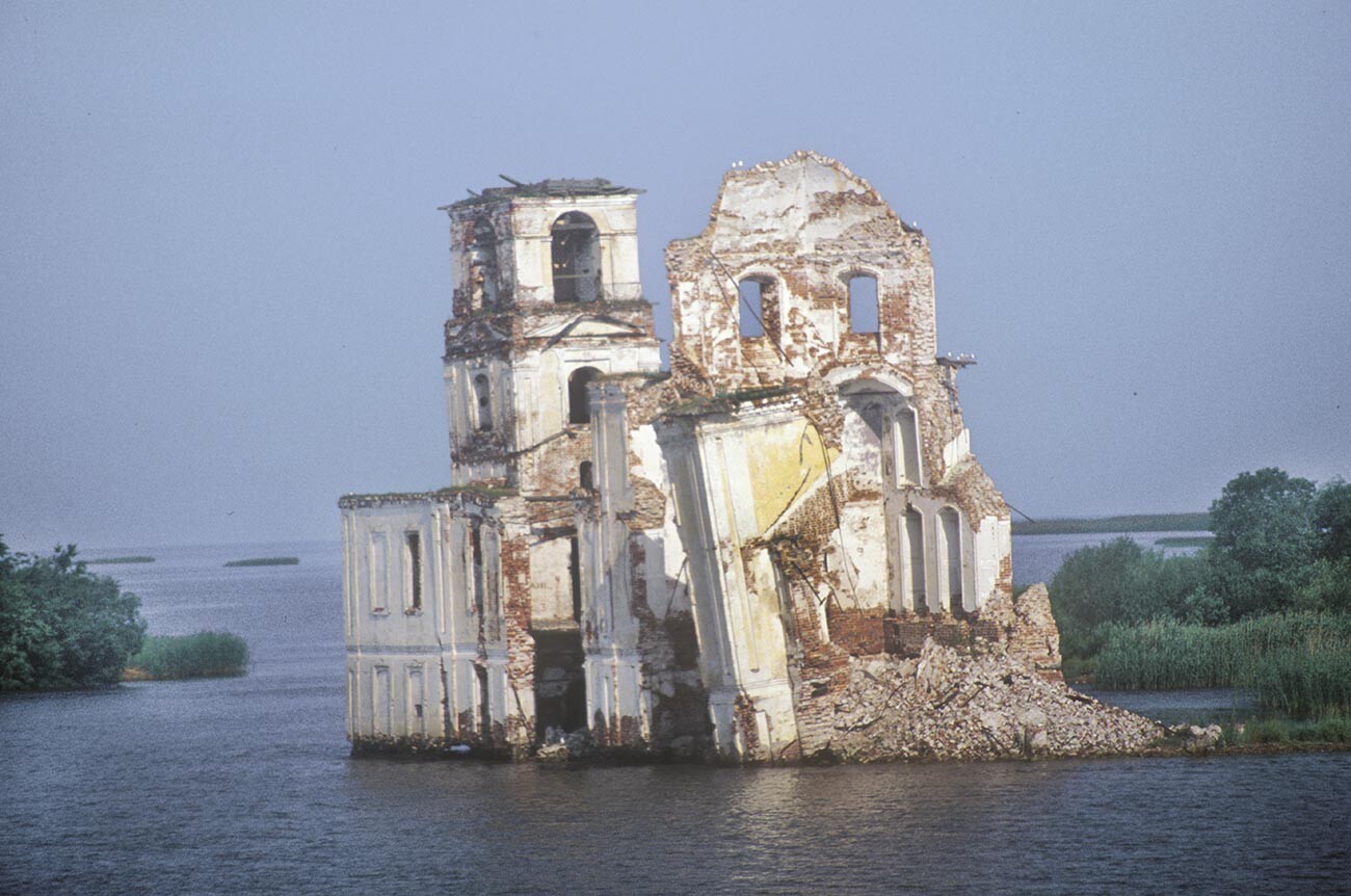 Krokhino. Chiesa della Natività. Vista sud-est. 14 luglio 2007