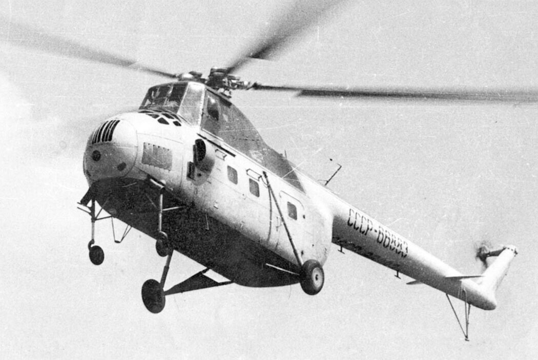 Prvi potniški Mi-4P s pravokotnimi okni