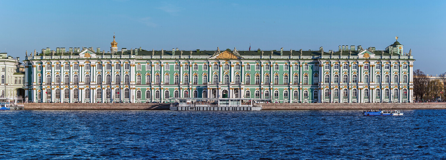 The north façade and Palace Embankment  
