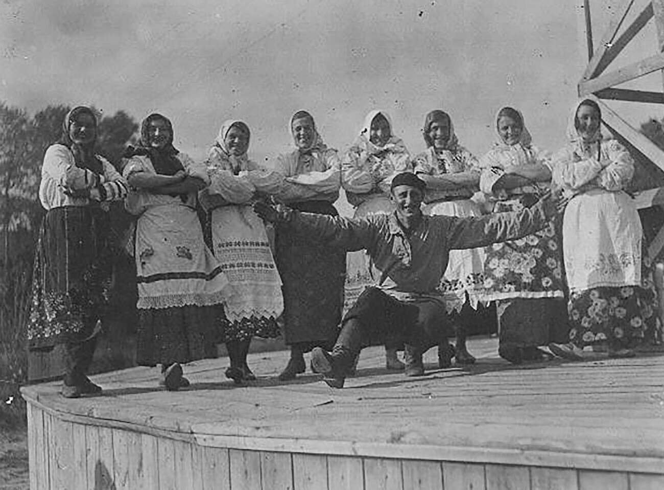 Dança folclórica na década de 1930.