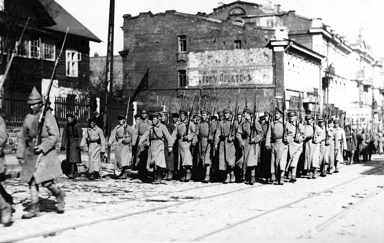 The People’s Revolutionary Army entering Vladivostok.