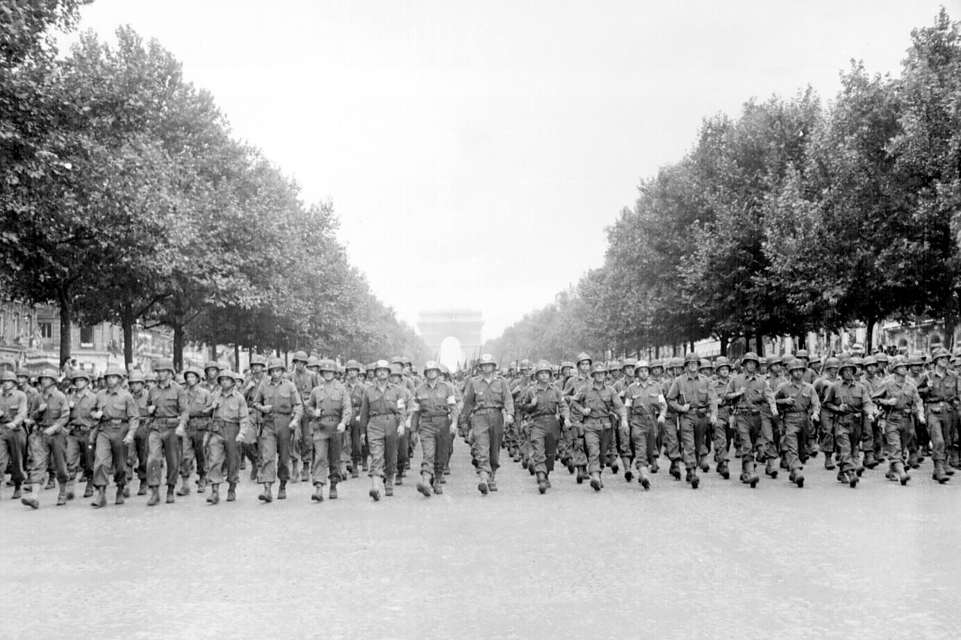 Défilé de la 28e division d’infanterie américaine le 29 août