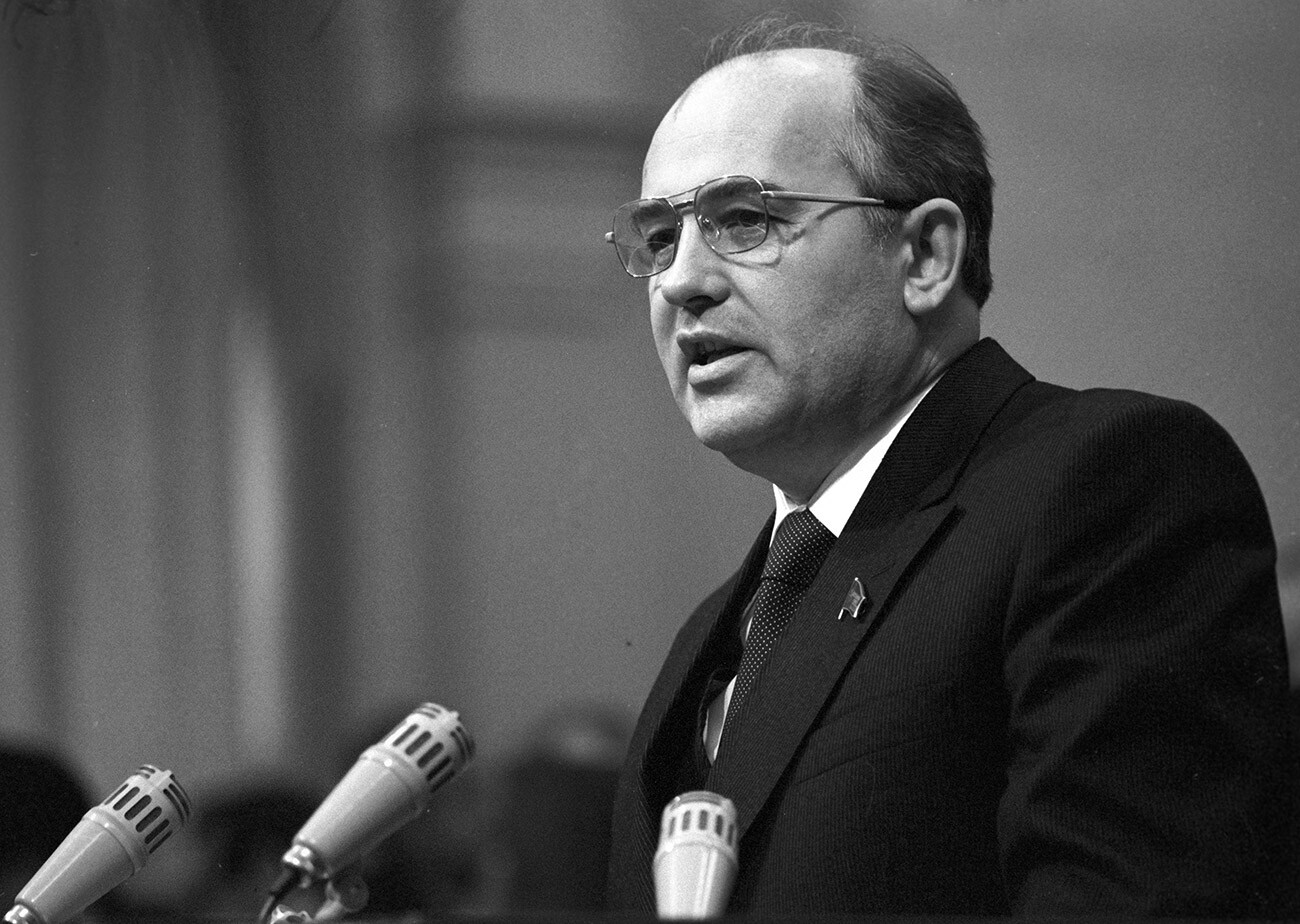 Mikhail Gorbachev saat menjadi calon anggota Biro Politik Partai Komunis Uni Soviet, 1979.
