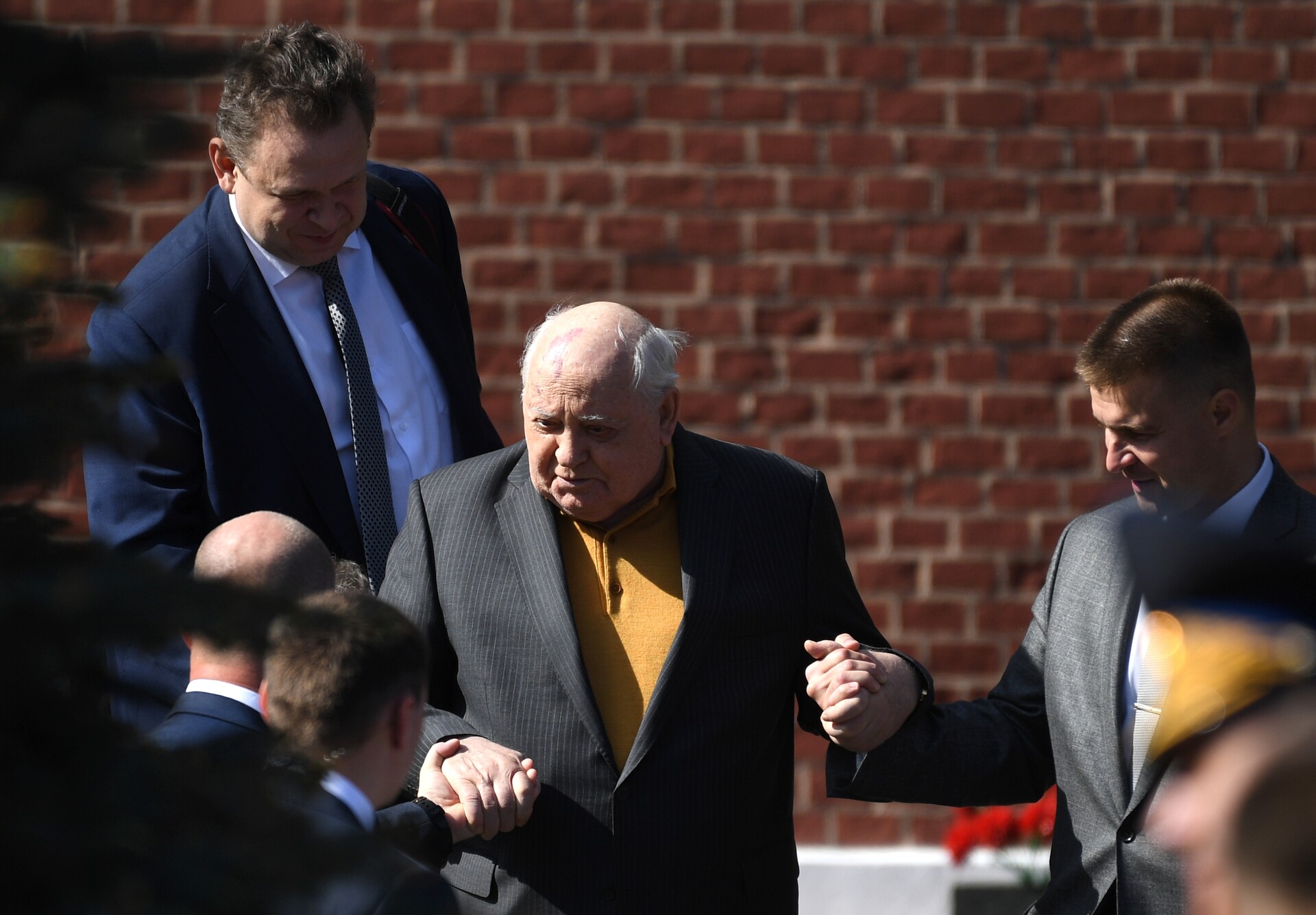 Mikhail Gorbachev sebelum parade militer untuk memperingati Hari Kemenangan, 2018.