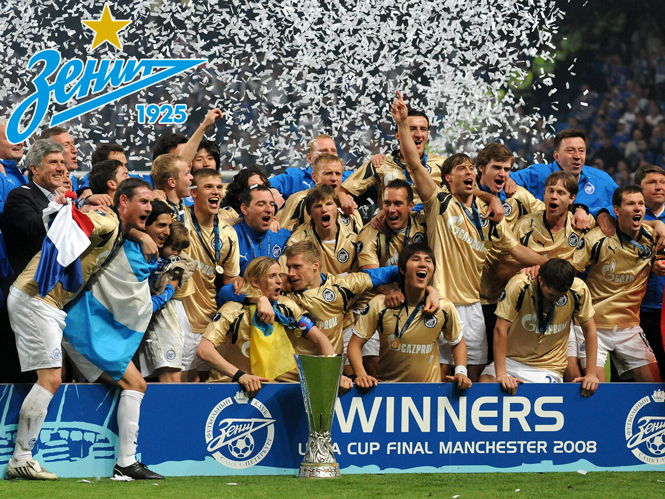 Igralci in osebje Zenita Sankt Peterburga praznujejo po podelitvi nagrad po finalu pokala UEFA med ekipami Zenit Sankt Peterburg in Glasgow Rangers na stadionu City of Manchester 14. maja 2008 v Manchestru, Anglija. 
