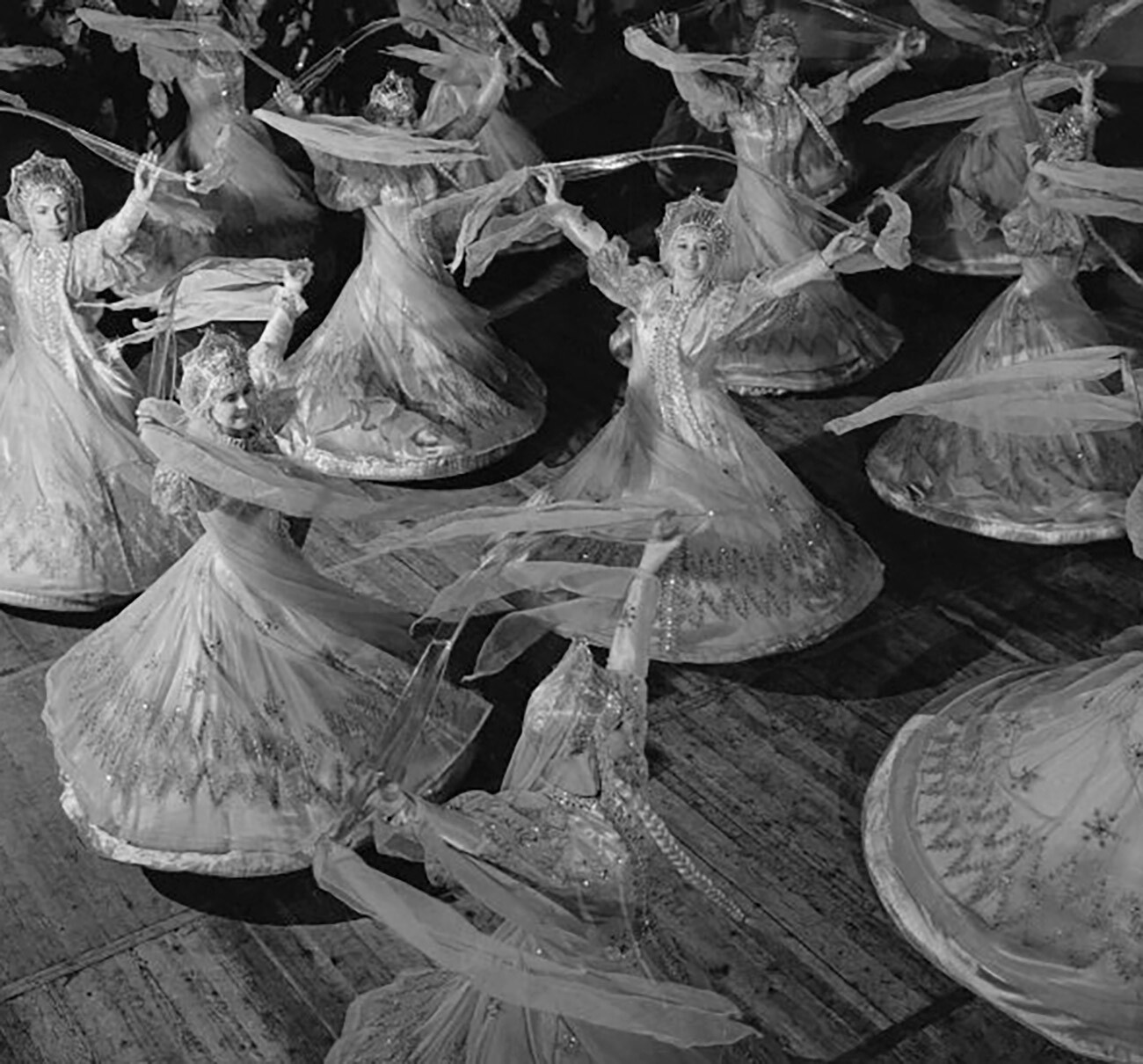 舞踊「メテリツァ（吹雪）」（1950年代）
