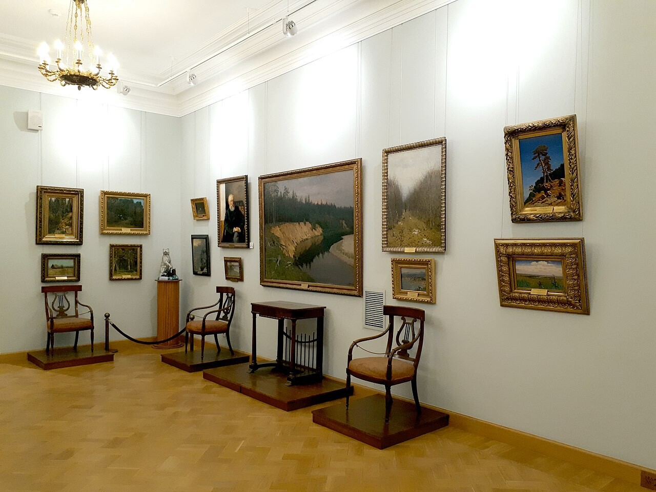 Залы Тверской областной картинной галереи