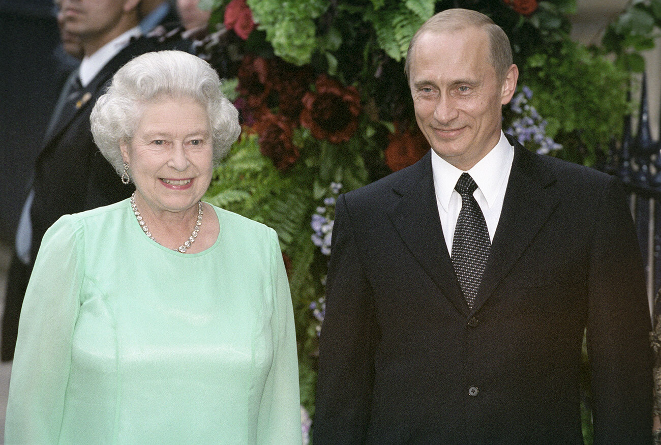 Кралица Елизабет II и руският президент Владимир Путин