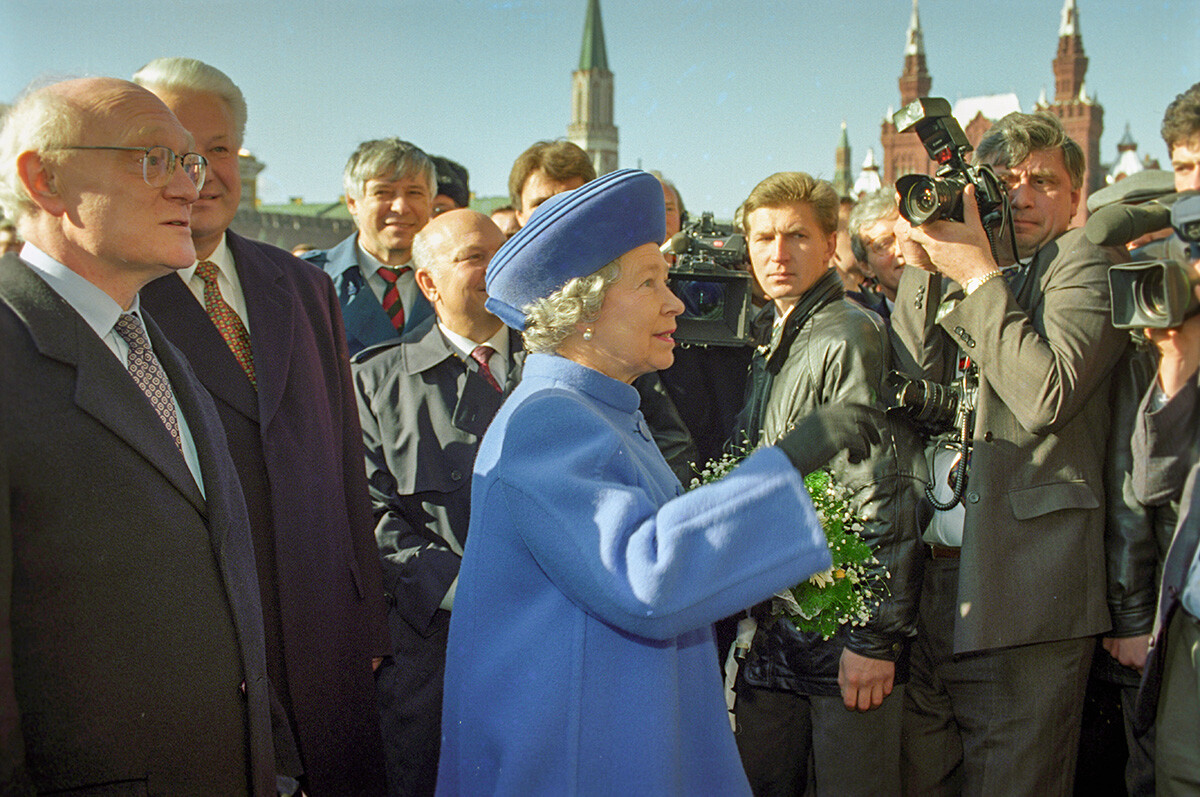 queen of england visits russia