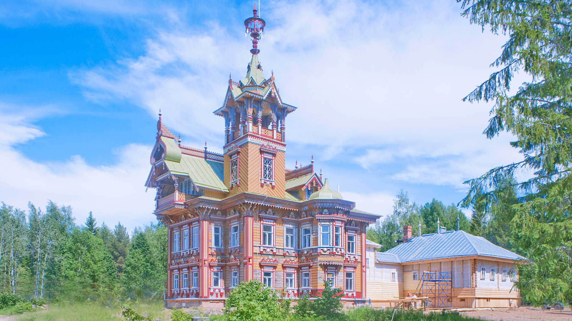 Astashovo. Terem (Sazonov mansion) with service annex (right), southwest view. May 31, 2016