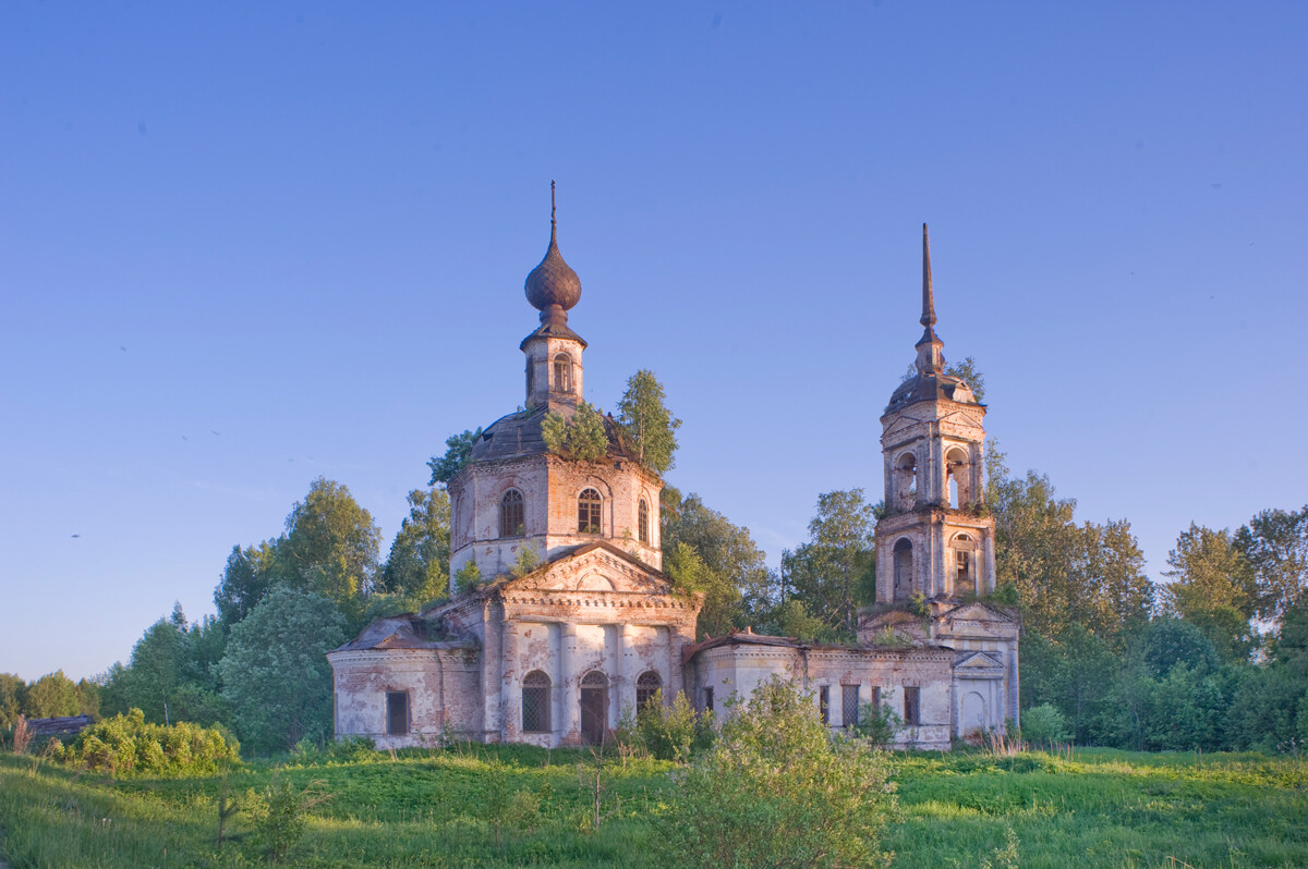 Ilinskoe village (near Astashovo). Church of Elijah the Prophet, north view. May 30, 2016