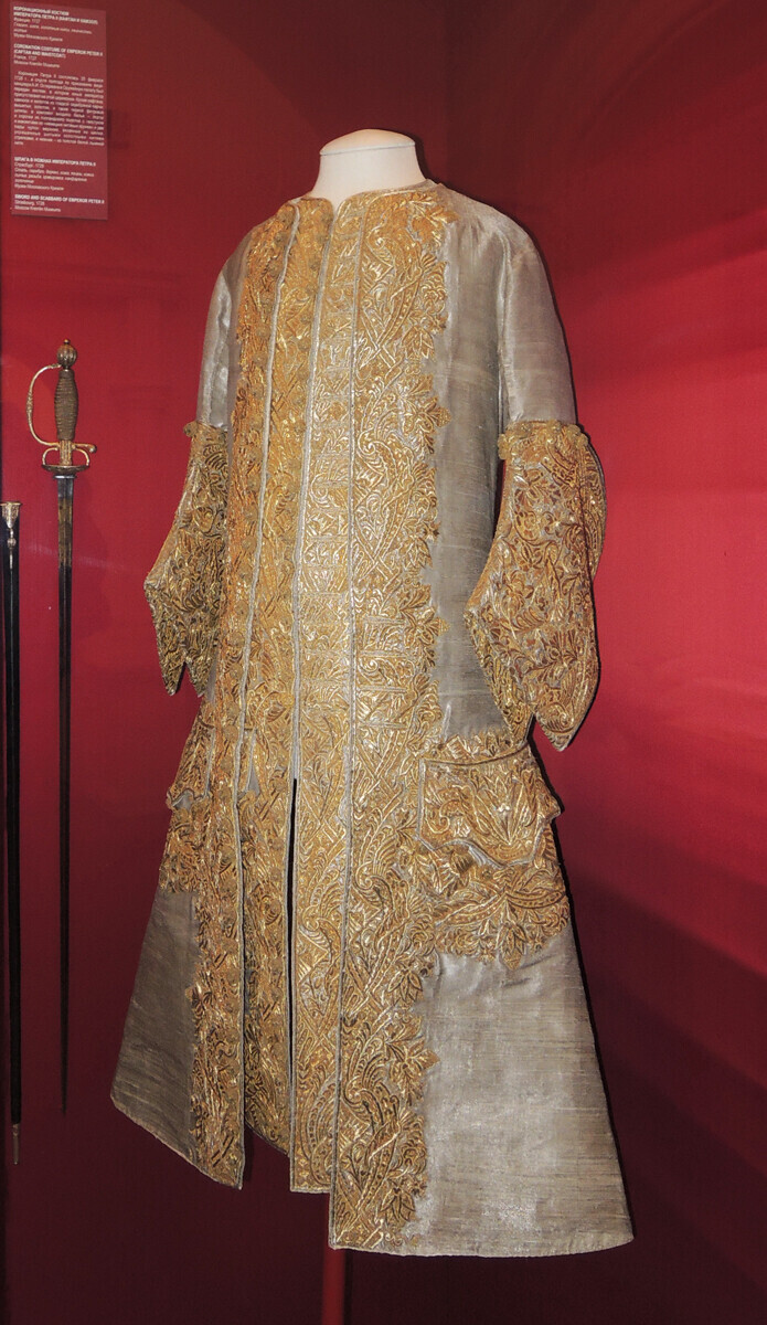 Gaun penobatan Pyotr II