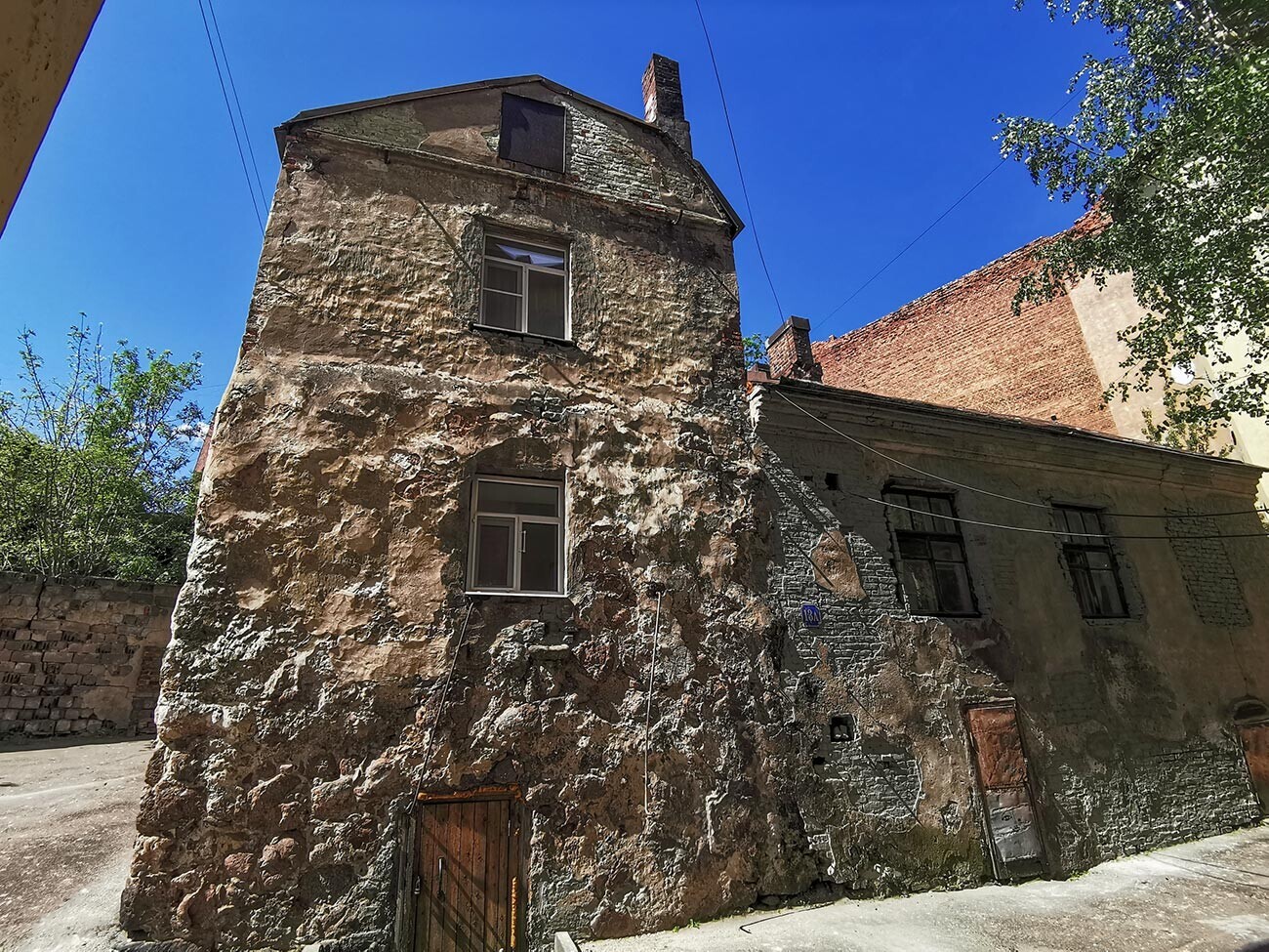 Најстарата станбена зграда во Виборг ѕидана од големи гранитни камења, XVI век.

