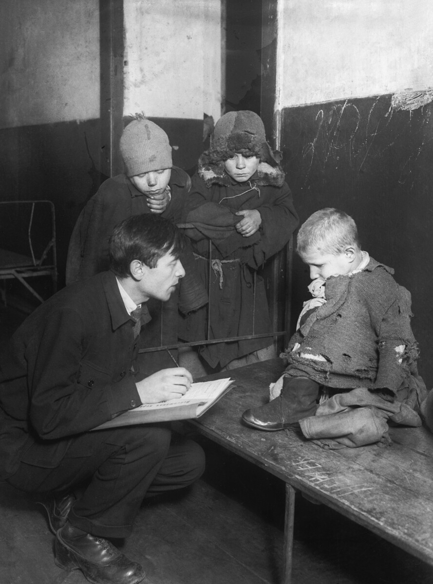 1926, popis brezdomnih otrok v ZSSR. Natančen datum in kraj nastanka fotografije nista znana.