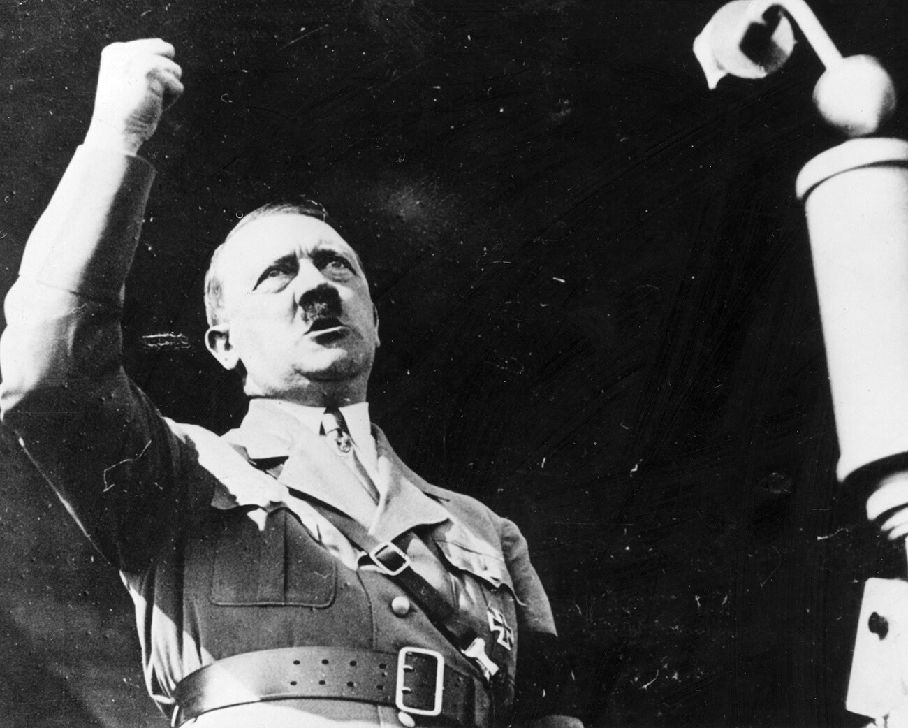 Adolf Hitler (1889-1945), cancelliere del Reich dal 1933 e Führer della Germania dal 1934 alla morte