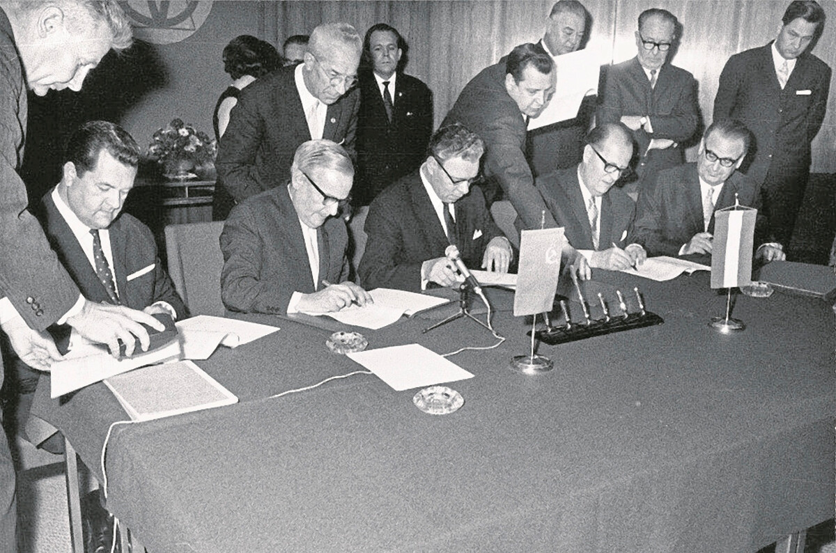 Sklenitev pogodbe o dobavi zemeljskega plina iz ZSSR v Avstrijo, leto 1968
