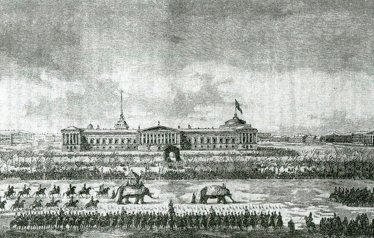 Адмиралитетот и Дворцовиот плоштад во текот на прошетката на слоновите што ги пратил персискиот шах.
