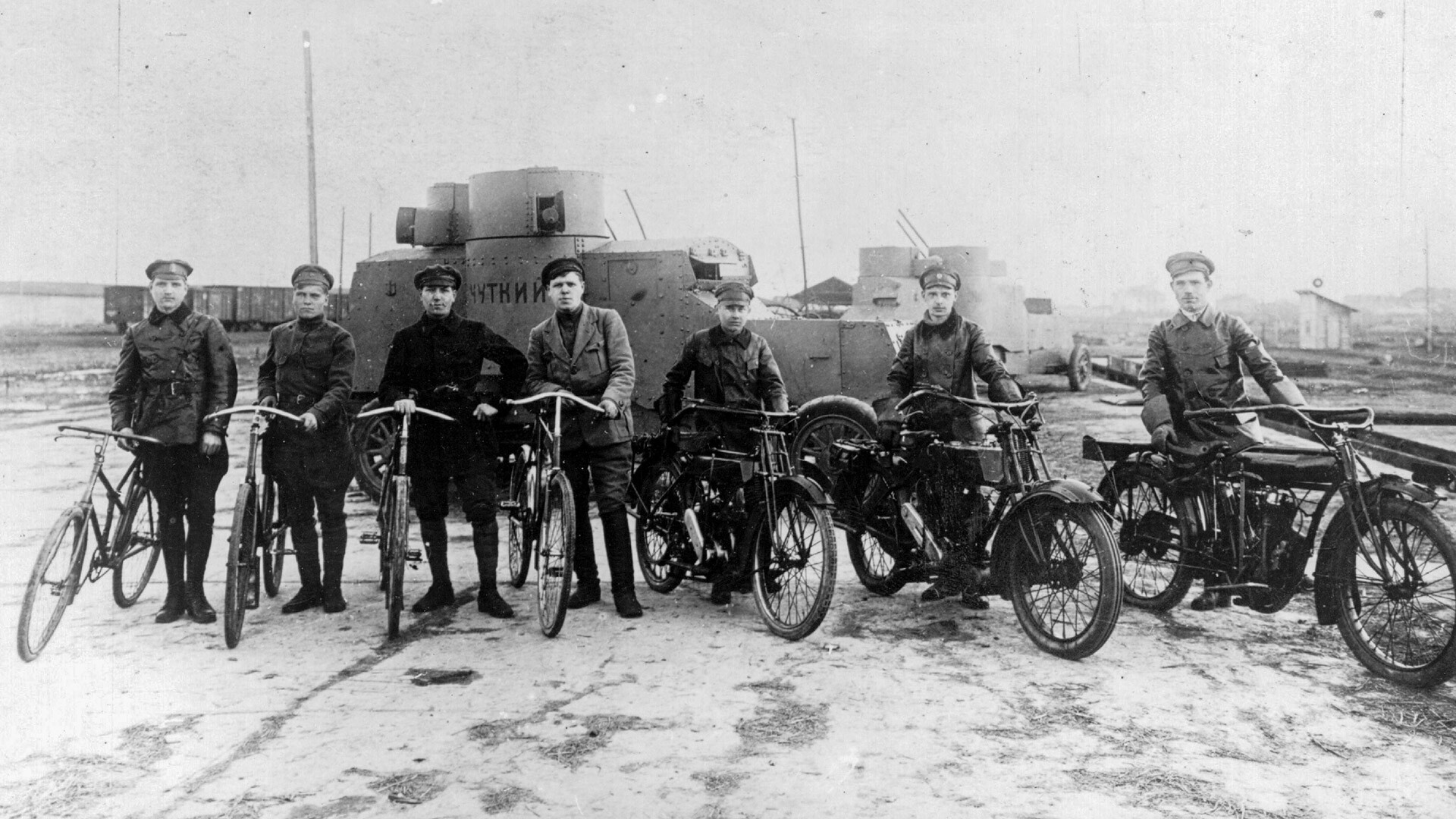 ボリシェヴィキを支持した自転車部隊、ペトログラードにて、1919年