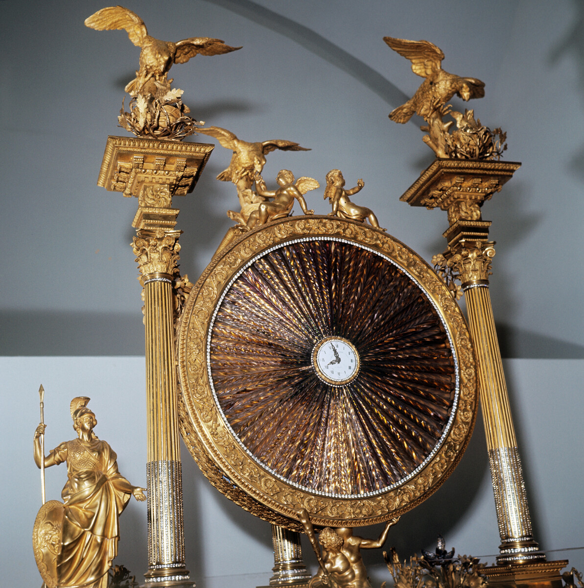 L’orologio “Tempio della Gloria” realizzato da Michael Maddox, conservato ai Musei del Cremlino
