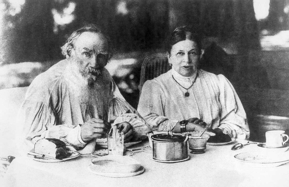 Leo Tolstoy and his wife Sofya at a dinner table