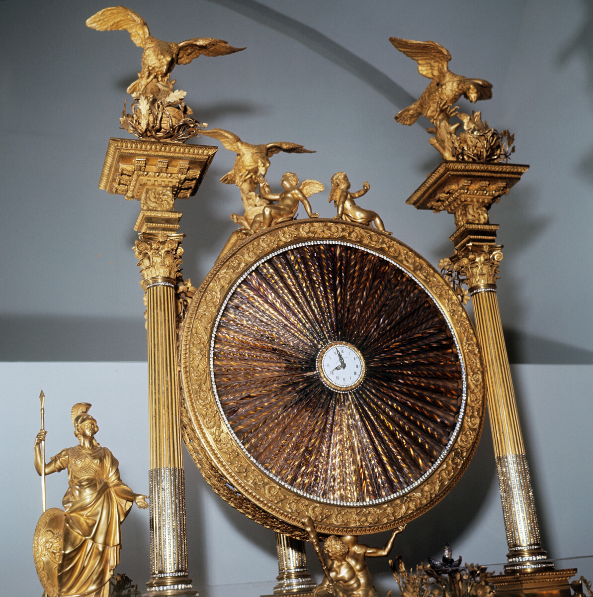 Die Uhr „Tempel des Ruhms“ von Michael Maddox, die Kreml-Museen.
