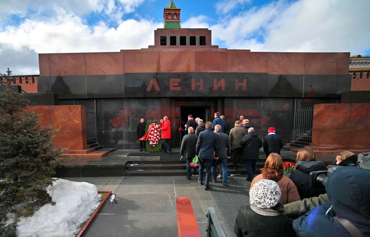 L’aspetto moderno del mausoleo di Lenin sulla Piazza Rossa