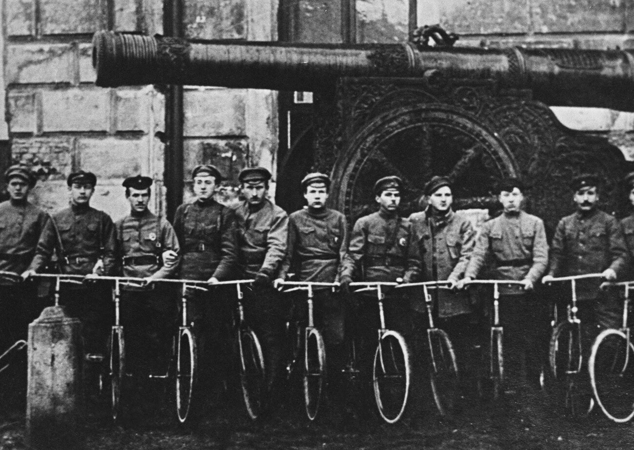 Signalgruppe der roten lettischen Schützen im Kreml, 1918.
