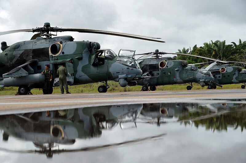 Helicóptero russo Mi-35 vira peça de museu no Rio de Janeiro 