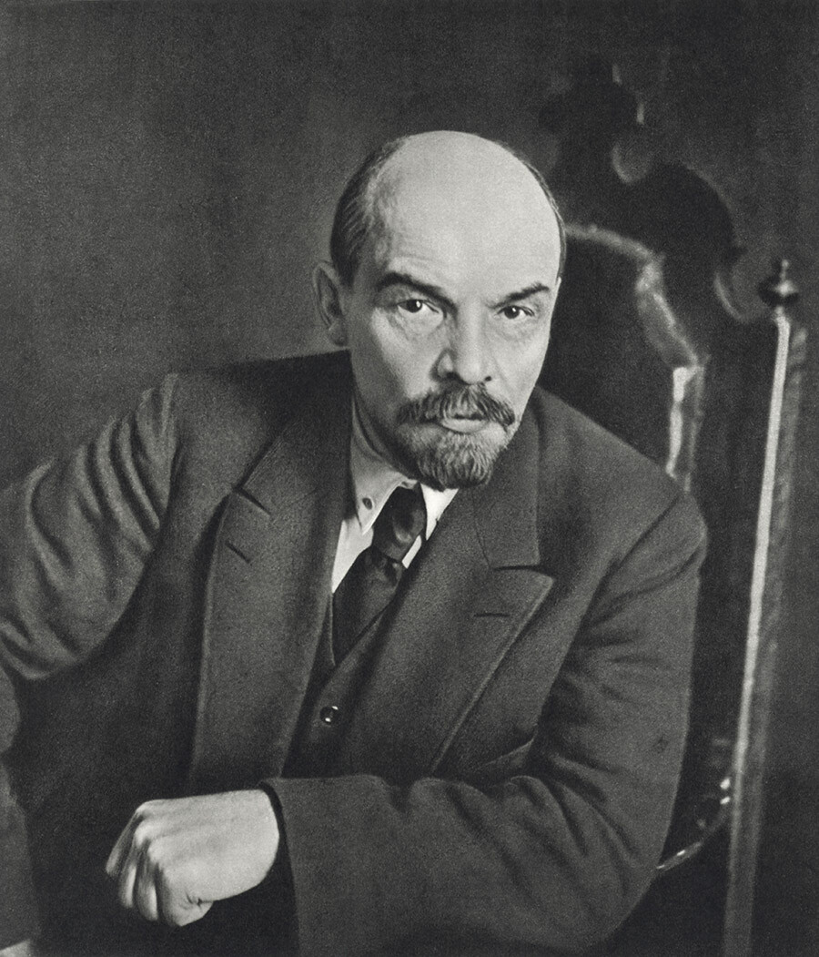 Vladimir Lenin di kongres Internasional III, Moskow, Maret 1919.