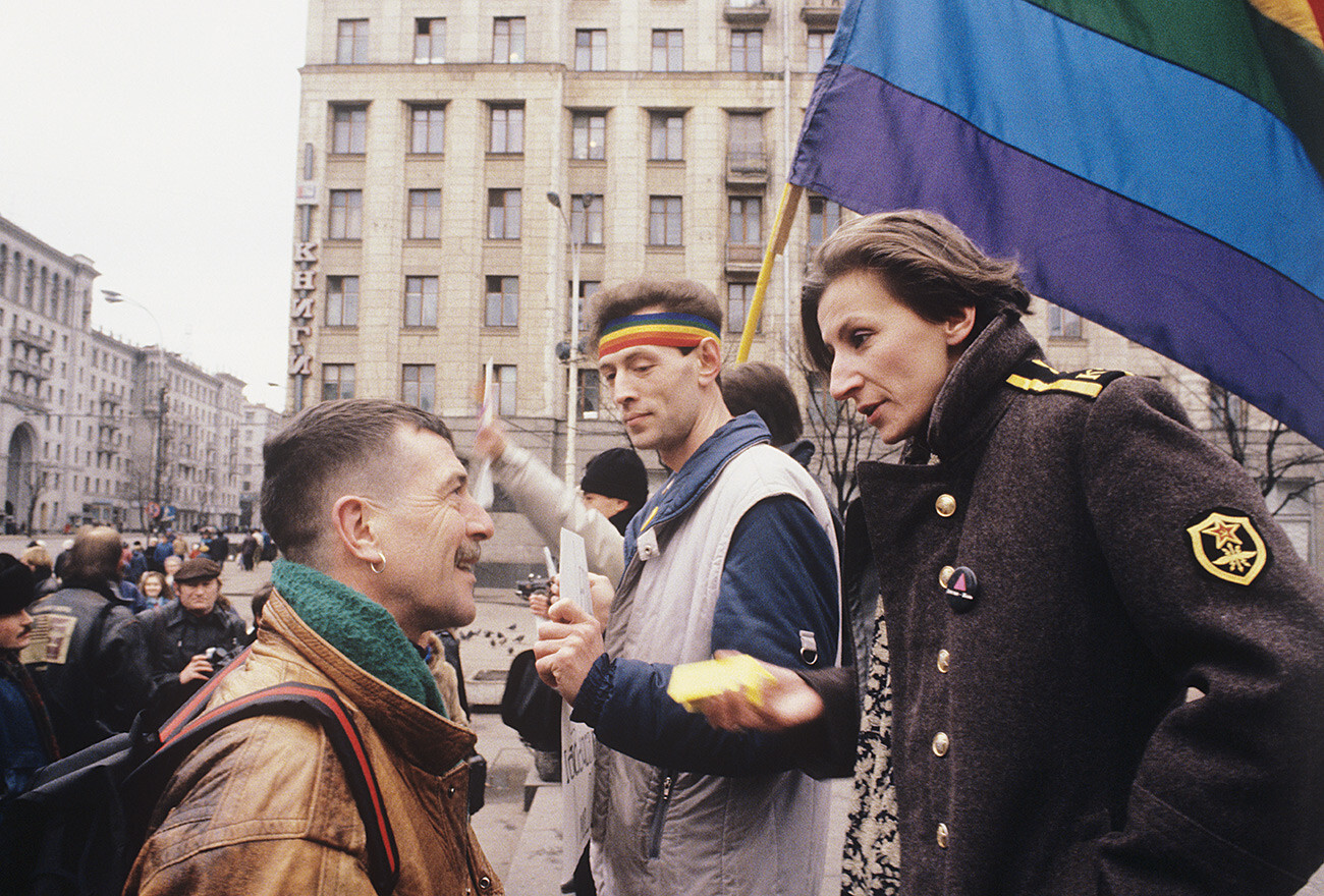 Activistas LGBT protestando en Moscú, 1991.