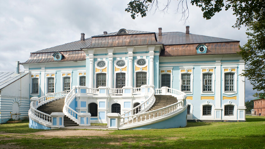Khmelita: the resurrected estate linked to a brilliant, yet tragic Russian playwright - Vimarsana News