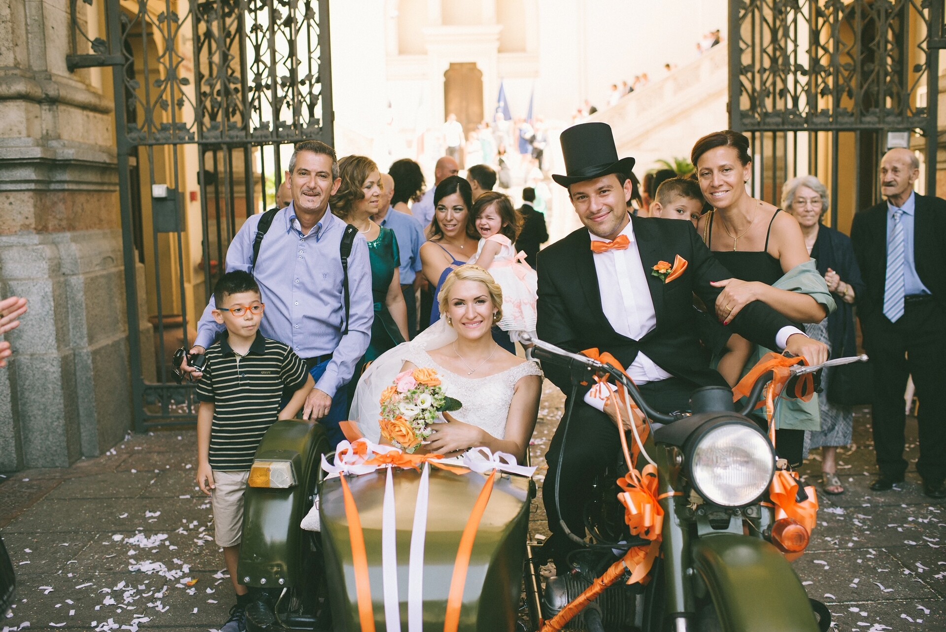 Vlada e Federico si sono sposati in Sardegna. Per il giorno del loro matrimonio hanno fatto arrivare da Rostov sul Don la moto 