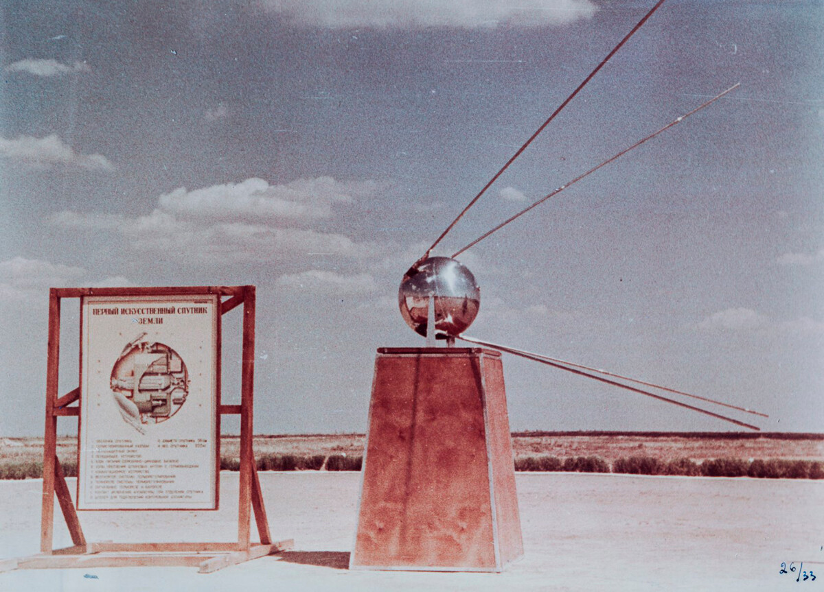 Sputnik-1, a model.